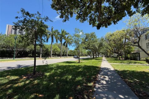 Townhouse in Aventura, Florida 3 bedrooms, 123.56 sq.m. № 2020854 - photo 23