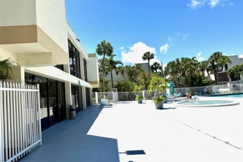 Townhouse in Aventura, Florida 3 bedrooms, 123.56 sq.m. № 2020854 - photo 25