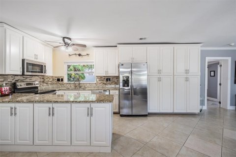 House in Tampa, Florida 3 bedrooms, 134.15 sq.m. № 1638123 - photo 8