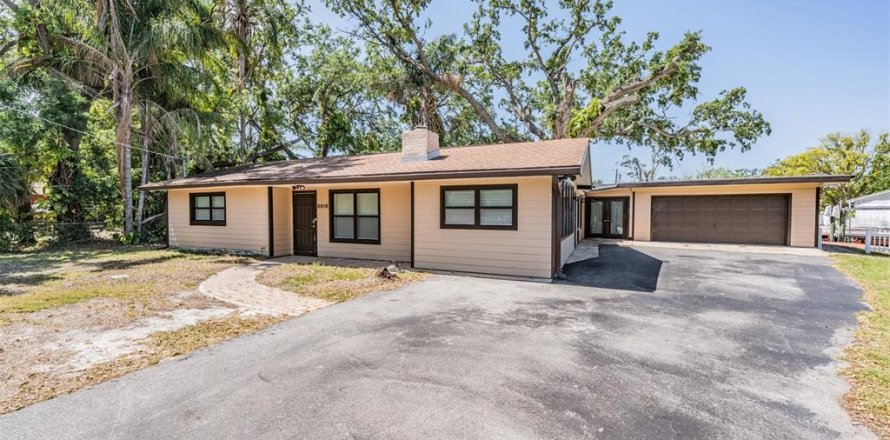 House in Tampa, Florida 3 bedrooms, 134.15 sq.m. № 1638123