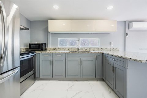 House in Tampa, Florida 3 bedrooms, 134.15 sq.m. № 1638123 - photo 24