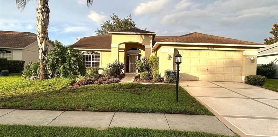 House in Hudson, Florida 3 bedrooms, 172.98 sq.m. № 2232086