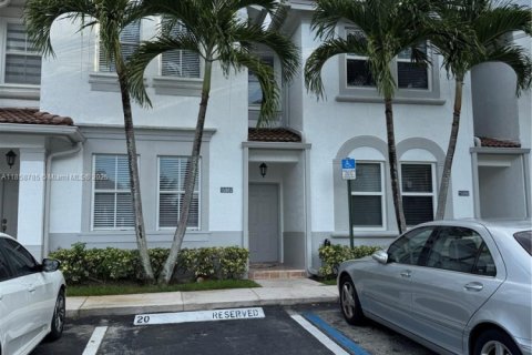 Adosado en venta en Miramar, Florida, 3 dormitorios, 134.71 m2 № 1888285 - foto 1