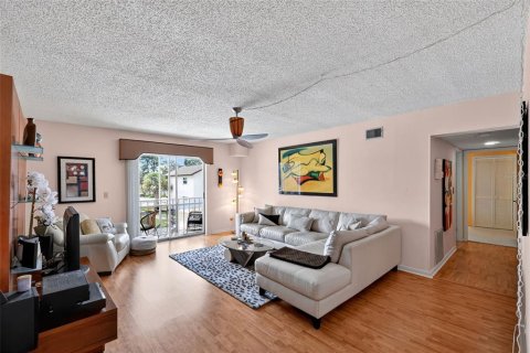 Condo in Port Richey, Florida, 2 bedrooms № 2214034 - photo 7