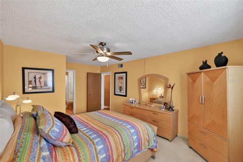 Condo in Port Richey, Florida, 2 bedrooms № 2214034 - photo 16