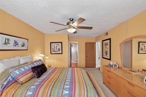 Condo in Port Richey, Florida, 2 bedrooms № 2214034 - photo 17