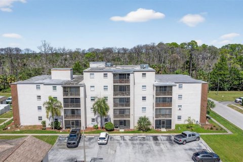 Condo in Port Richey, Florida, 2 bedrooms № 2214034 - photo 30