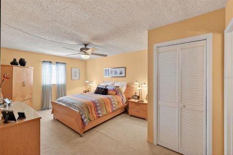 Condo in Port Richey, Florida, 2 bedrooms № 2214034 - photo 15