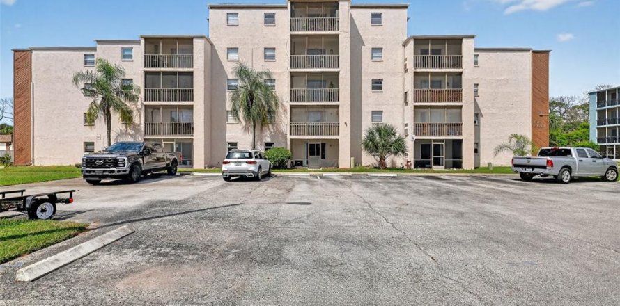 Condo in Port Richey, Florida, 2 bedrooms № 2214034