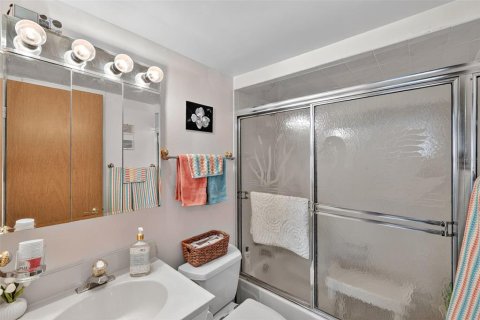 Condo in Port Richey, Florida, 2 bedrooms № 2214034 - photo 21