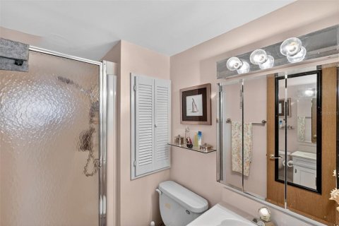 Condo in Port Richey, Florida, 2 bedrooms № 2214034 - photo 18
