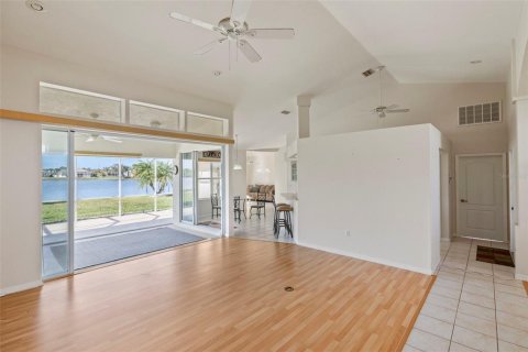 Villa ou maison à vendre à Lake Suzy, Floride: 2 chambres, 183.57 m2 № 2143956 - photo 6