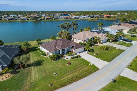 Villa ou maison à vendre à Lake Suzy, Floride: 2 chambres, 183.57 m2 № 2143956 - photo 3