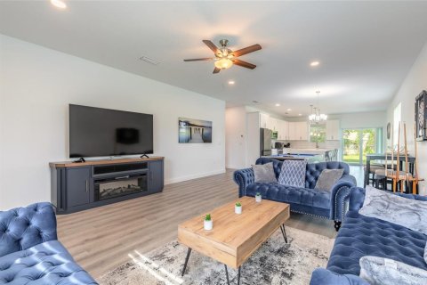 Villa ou maison à vendre à Edgewater, Floride: 3 chambres, 156.35 m2 № 2411450 - photo 11