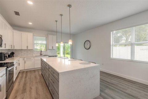 Villa ou maison à vendre à Edgewater, Floride: 3 chambres, 156.35 m2 № 2411450 - photo 3