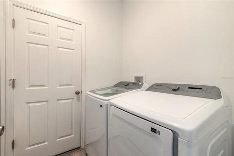 Villa ou maison à vendre à Edgewater, Floride: 3 chambres, 156.35 m2 № 2411450 - photo 30