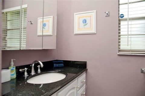 House in Port St. Lucie, Florida 3 bedrooms, 98.1 sq.m. № 1921565 - photo 16