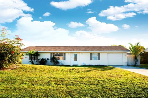House in Port St. Lucie, Florida 3 bedrooms, 98.1 sq.m. № 1921565 - photo 2