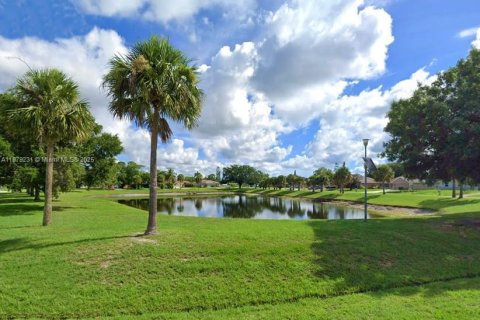 House in Port St. Lucie, Florida 3 bedrooms, 98.1 sq.m. № 1921565 - photo 28