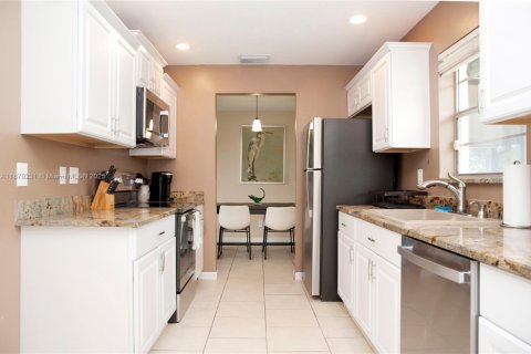 House in Port St. Lucie, Florida 3 bedrooms, 98.1 sq.m. № 1921565 - photo 3