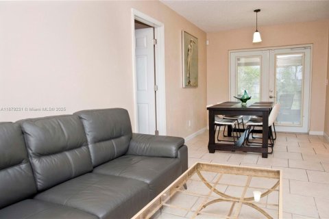 House in Port St. Lucie, Florida 3 bedrooms, 98.1 sq.m. № 1921565 - photo 10