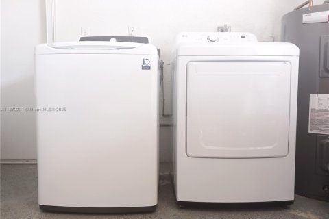 House in Port St. Lucie, Florida 3 bedrooms, 98.1 sq.m. № 1921565 - photo 24