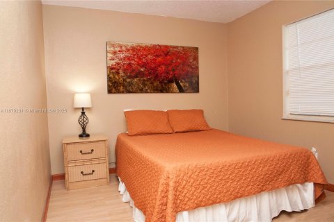 House in Port St. Lucie, Florida 3 bedrooms, 98.1 sq.m. № 1921565 - photo 20