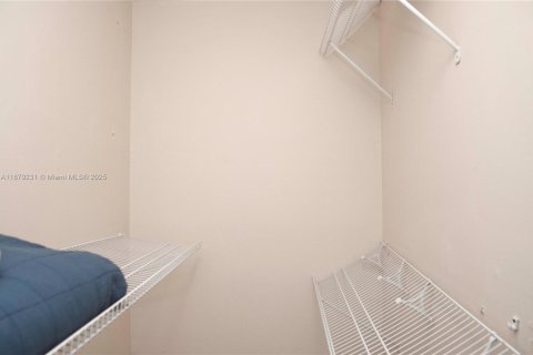 House in Port St. Lucie, Florida 3 bedrooms, 98.1 sq.m. № 1921565 - photo 15