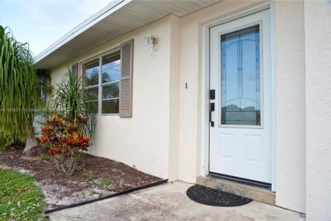 House in Port St. Lucie, Florida 3 bedrooms, 98.1 sq.m. № 1921565 - photo 17