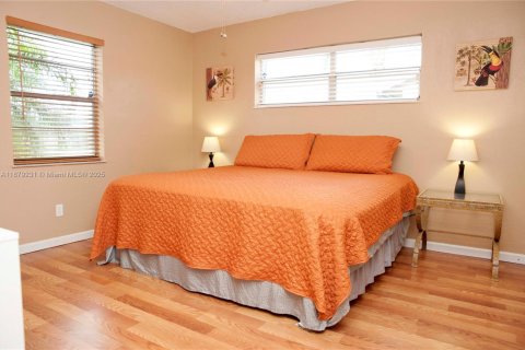 House in Port St. Lucie, Florida 3 bedrooms, 98.1 sq.m. № 1921565 - photo 6