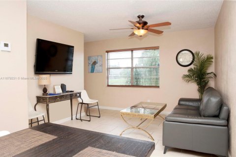 House in Port St. Lucie, Florida 3 bedrooms, 98.1 sq.m. № 1921565 - photo 9