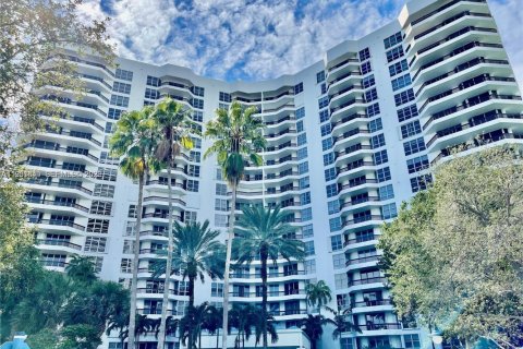 Condominio en venta en Aventura, Florida, 2 dormitorios, 106.84 m2 № 2006064 - foto 2