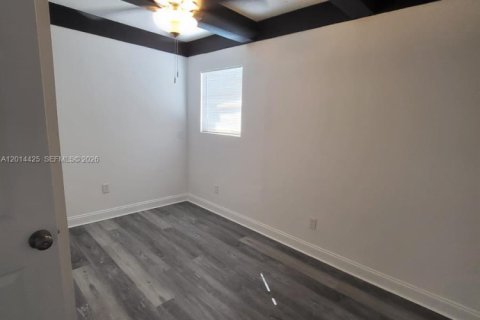 Villa ou maison à louer à Coral Springs, Floride: 2 chambres, 182.92 m2 № 2076453 - photo 10