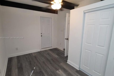Villa ou maison à louer à Coral Springs, Floride: 2 chambres, 182.92 m2 № 2076453 - photo 13
