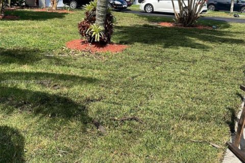 Villa ou maison à louer à Coral Springs, Floride: 2 chambres, 182.92 m2 № 2076453 - photo 2