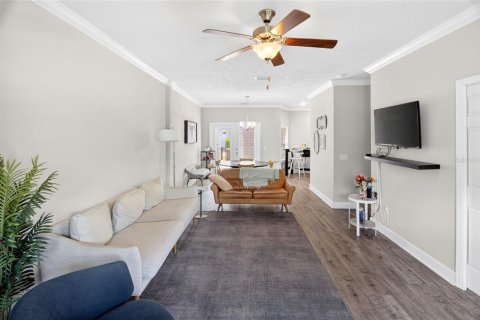 Townhouse in Gainesville, Florida 3 bedrooms, 159.7 sq.m. № 2157759 - photo 5