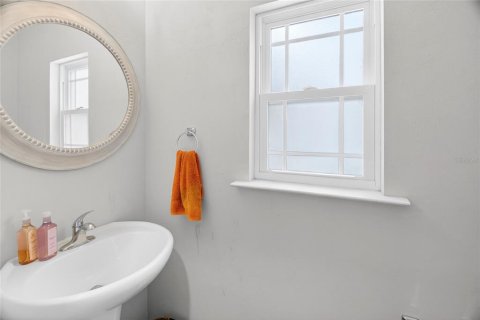 Townhouse in Gainesville, Florida 3 bedrooms, 159.7 sq.m. № 2157759 - photo 11