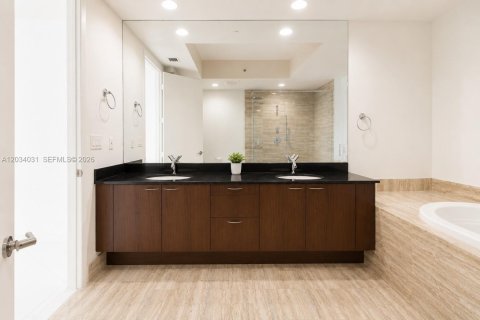 Copropriété à vendre à Sunny Isles Beach, Floride: 2 chambres, 171.59 m2 № 2186124 - photo 13
