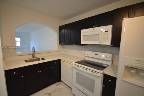 Condo in Homestead, Florida, 2 bedrooms  № 1868647 - photo 1