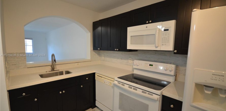 Condo in Homestead, Florida, 2 bedrooms № 1868647
