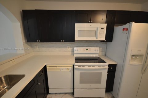 Condo in Homestead, Florida, 2 bedrooms  № 1868647 - photo 2