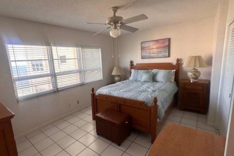 Condo in Lauderdale-by-the-Sea, Florida, 2 bedrooms  № 2261480 - photo 13