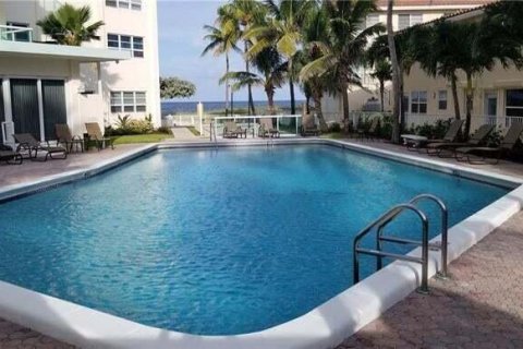 Condo in Lauderdale-by-the-Sea, Florida, 2 bedrooms  № 2261480 - photo 16