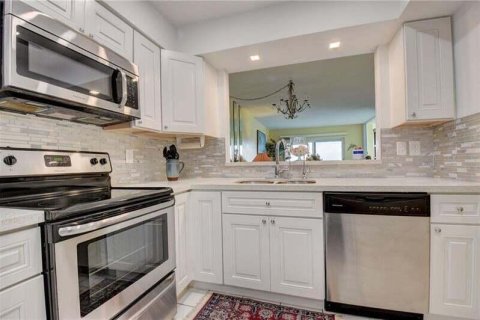 Condo in Lauderdale-by-the-Sea, Florida, 2 bedrooms  № 2261480 - photo 5