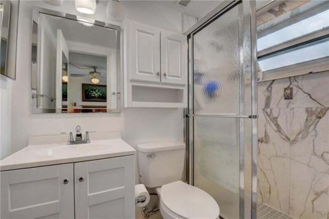 Condo in Lauderdale-by-the-Sea, Florida, 2 bedrooms  № 2261480 - photo 14