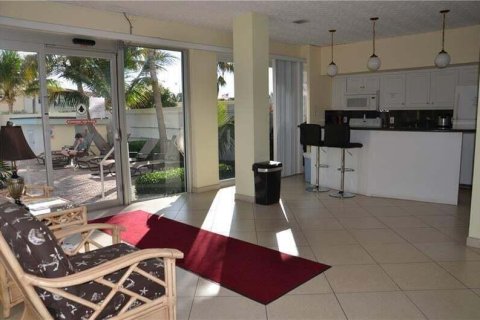 Condo in Lauderdale-by-the-Sea, Florida, 2 bedrooms  № 2261480 - photo 18