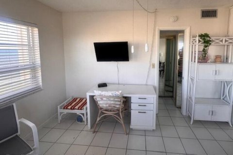 Condo in Lauderdale-by-the-Sea, Florida, 2 bedrooms  № 2261480 - photo 11