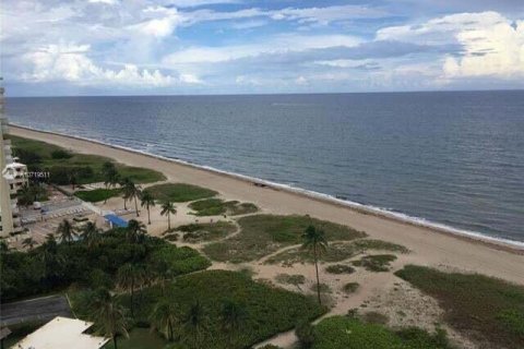 Condo in Lauderdale-by-the-Sea, Florida, 2 bedrooms  № 2261480 - photo 2
