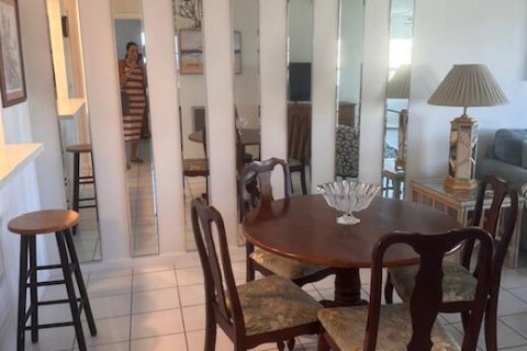 Condo in Lauderdale-by-the-Sea, Florida, 2 bedrooms  № 2261480 - photo 9