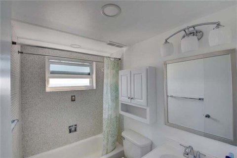 Condo in Lauderdale-by-the-Sea, Florida, 2 bedrooms  № 2261480 - photo 12